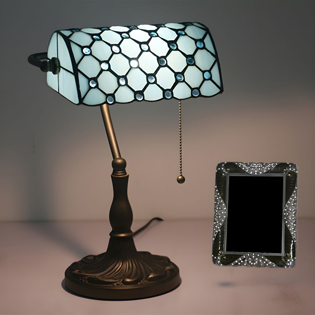 Retro Table Lamp with Gridded Glass Tiffany Style | Solvan