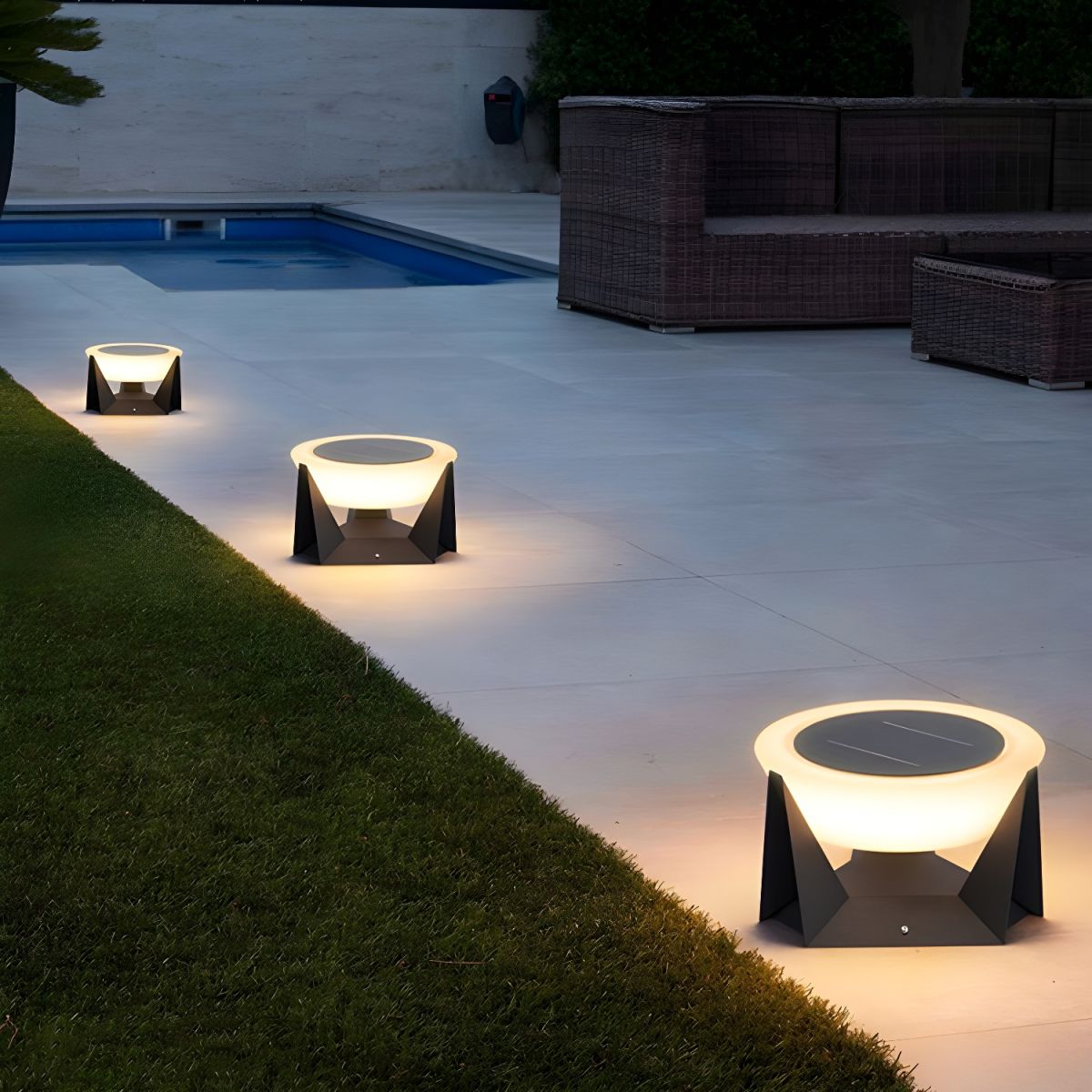 Round Metal Solar Outdoor Pillar Light | Gorvico