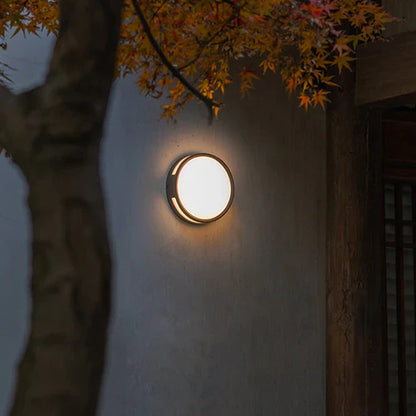 Round Outdoor LED Wall Light Modern Metal Design | Quorix