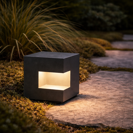 Scandinavian Metal Cube Solar Outdoor Floor Lamp | Alvorae