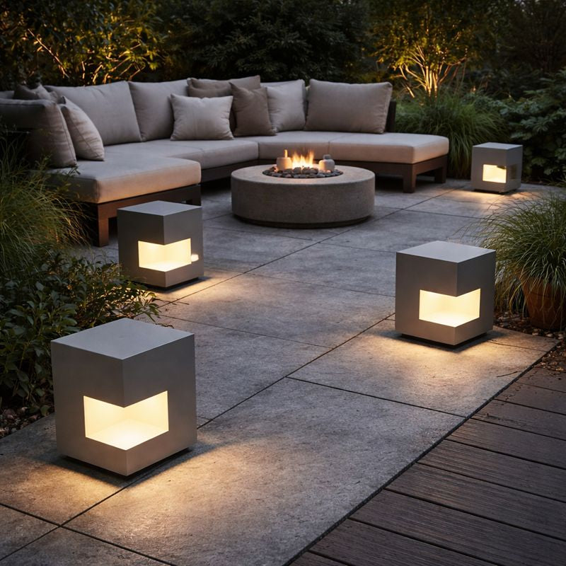 Scandinavian Metal Cube Solar Outdoor Floor Lamp | Alvorae