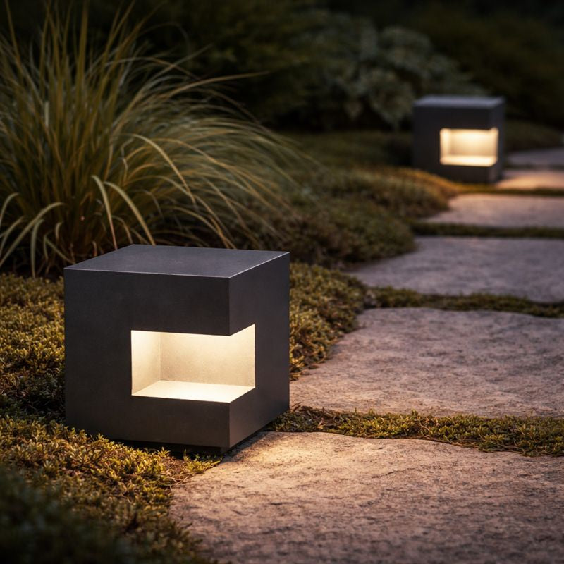 Scandinavian Metal Cube Solar Outdoor Floor Lamp | Alvorae