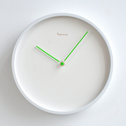 Scandinavian Minimalist Wall Clock Silent Quartz Round | Tavinor