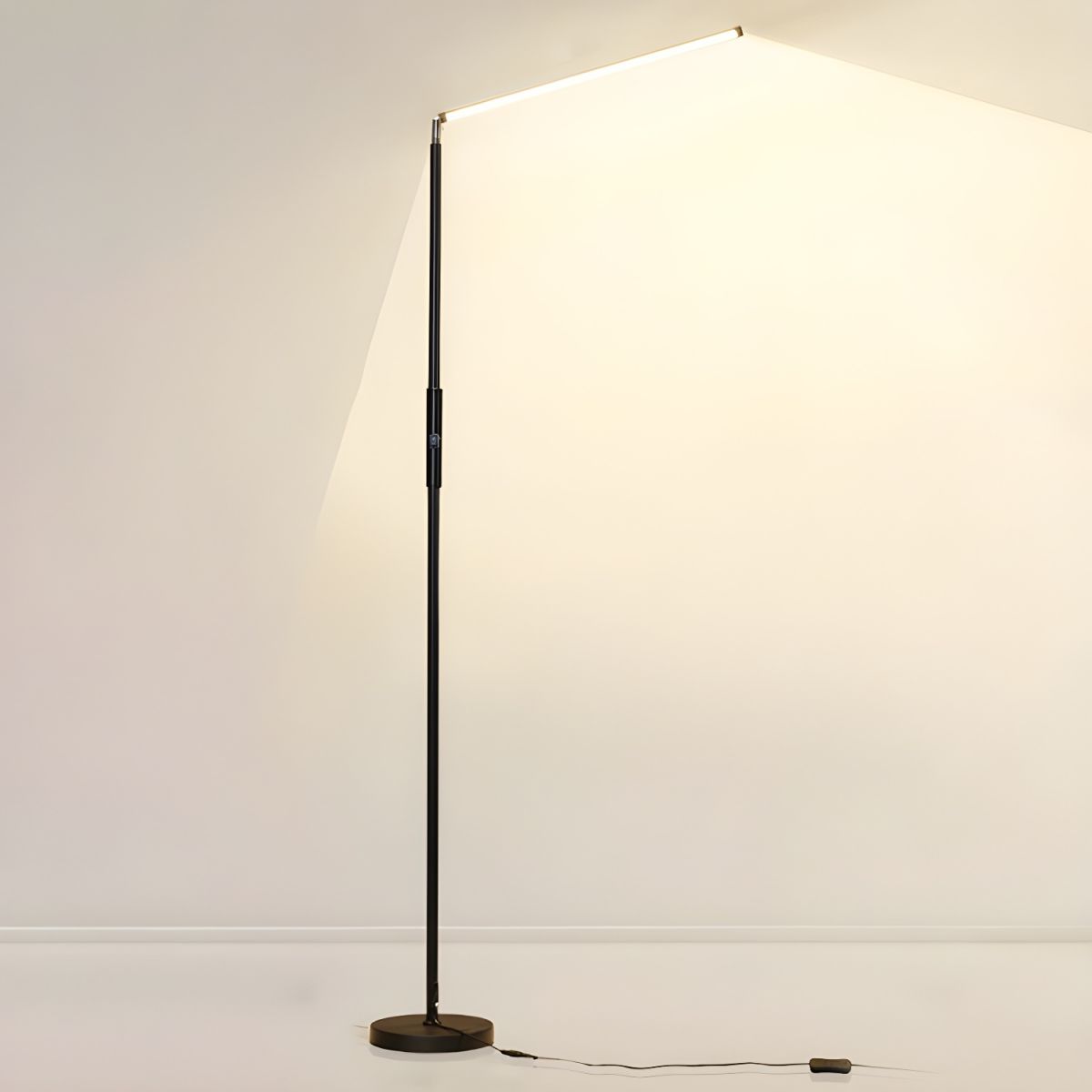 Sleek Metal Linear Floor Lamp for Modern Spaces | Brinova