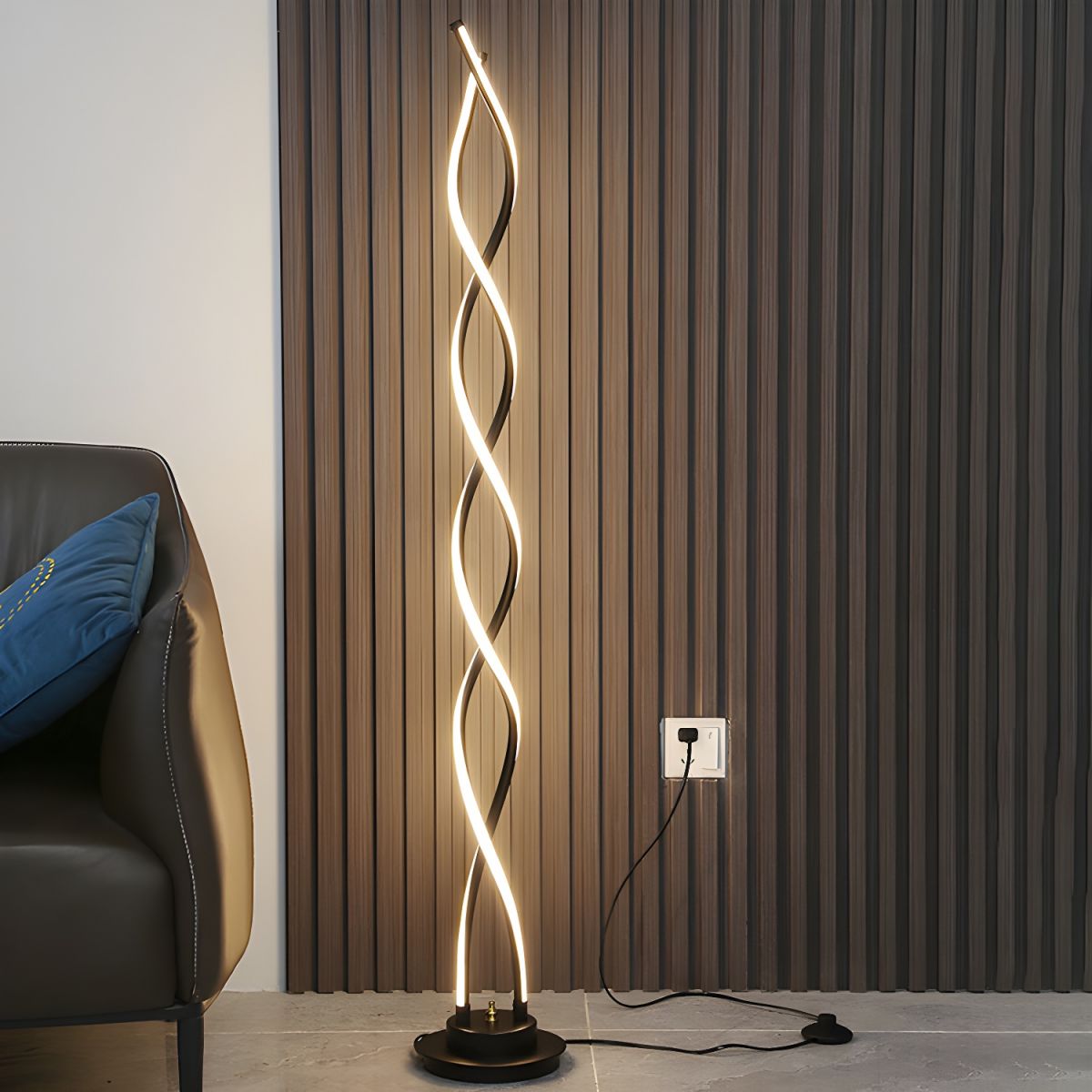 Sleek Metal Linear Floor Lamp for Modern Spaces | Felrixo