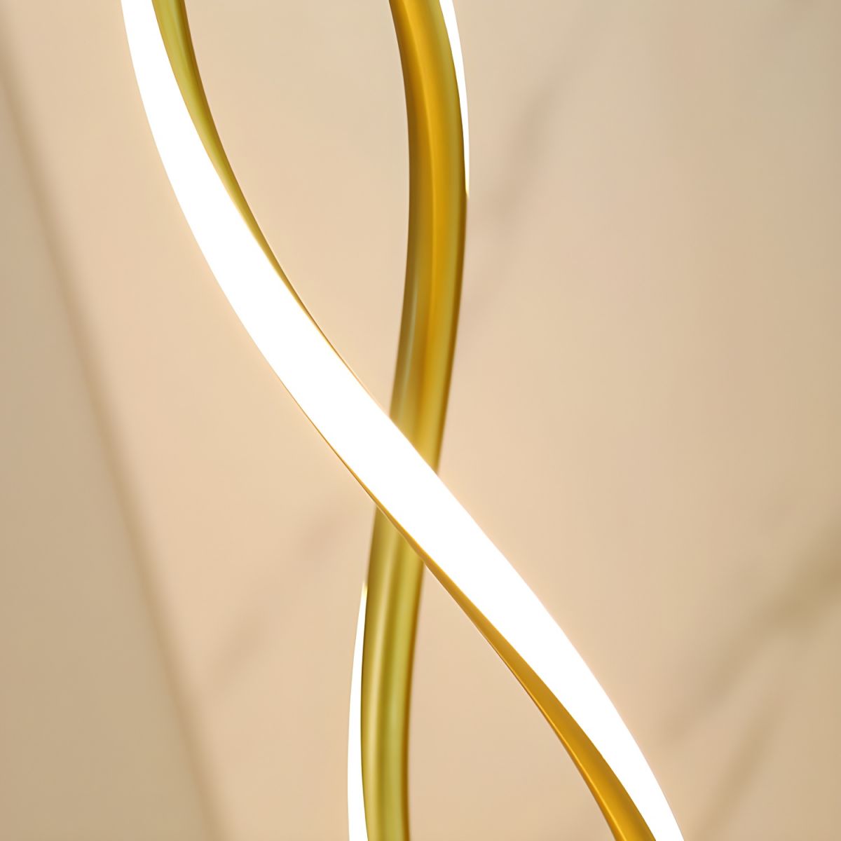 Sleek Metal Linear Floor Lamp for Modern Spaces | Felrixo