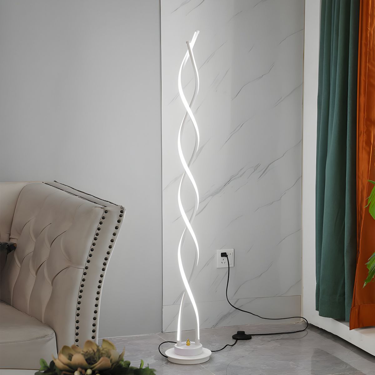 Sleek Metal Linear Floor Lamp for Modern Spaces | Felrixo