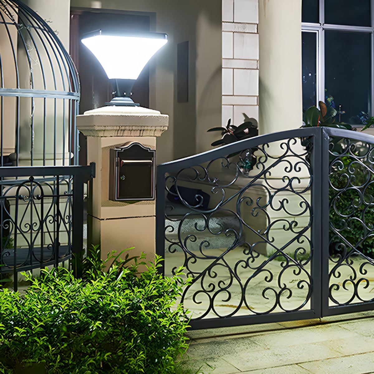 Solar LED Outdoor Post Lantern Aluminium Modern Design | Menvaro