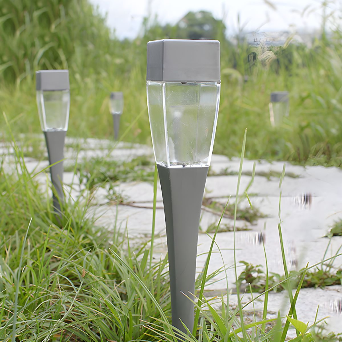 Solar LED Tapered Outdoor Landscape Light | Tavora