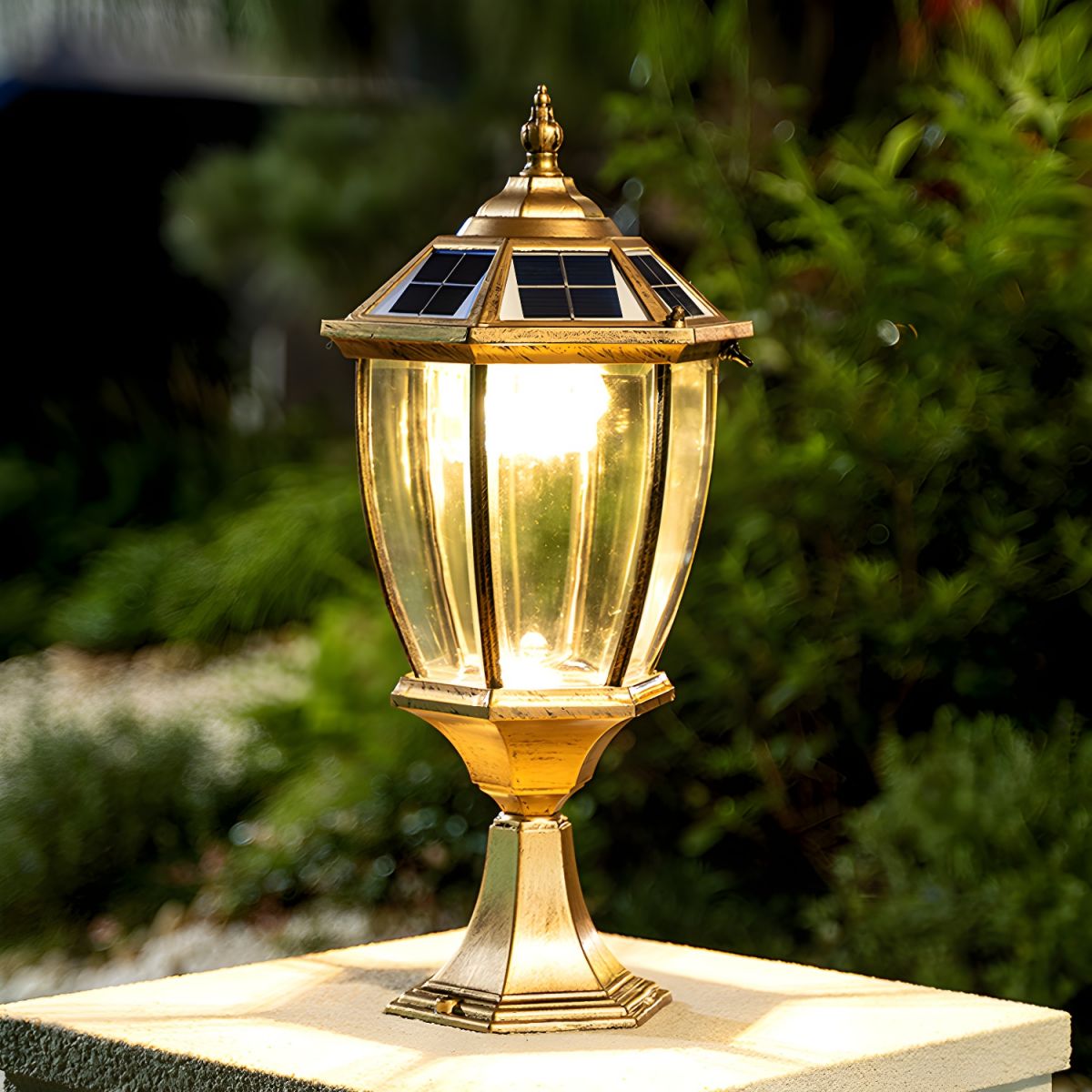 Solar Outdoor Pier LED Light in Classic Design | Nelvaro