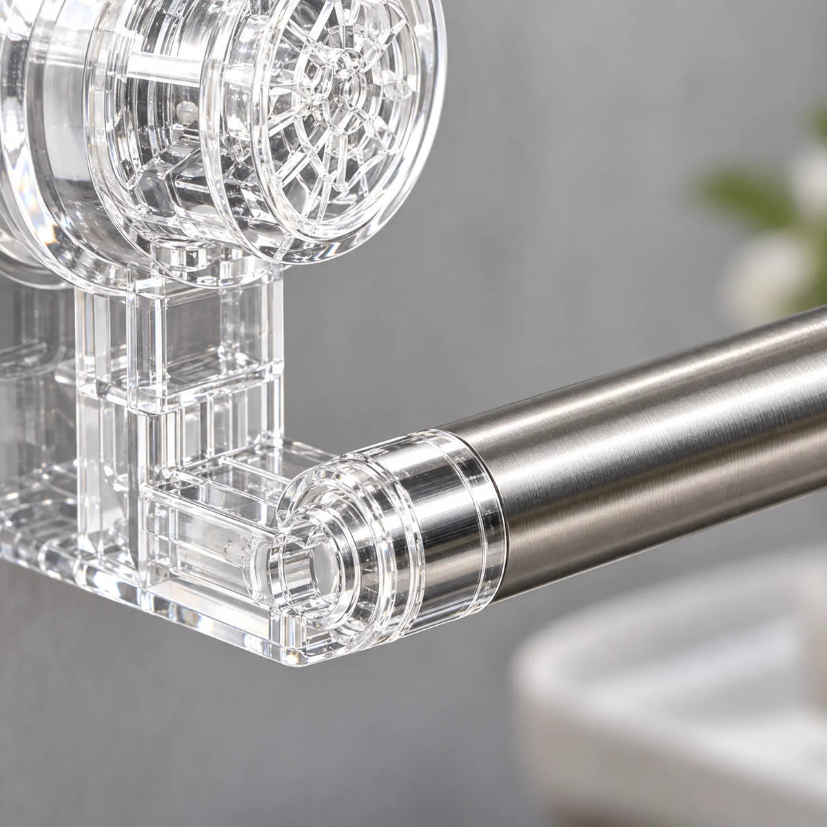 Towel Bar with Adjustable Suction Cups and Retractable Wall Mount Design